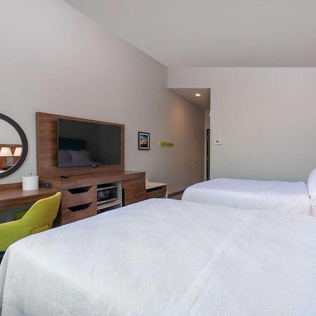 Hampton Inn Riverside March Air Force Base, Ca Buitenkant foto